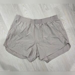 Under Armour Womens Flex Woven 5" Shorts Tan Size L